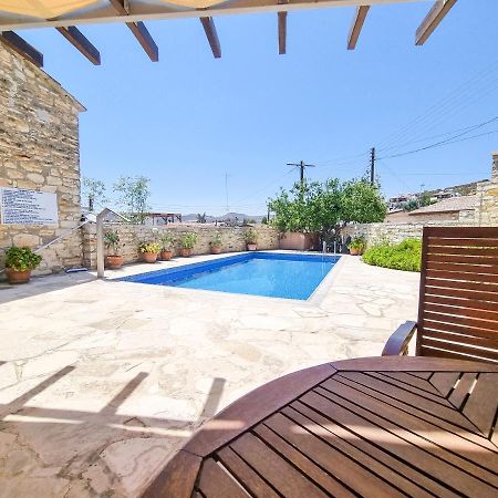 Poolside Escape Studio In Skarinou Village With Pool Facilities Zewnętrze zdjęcie